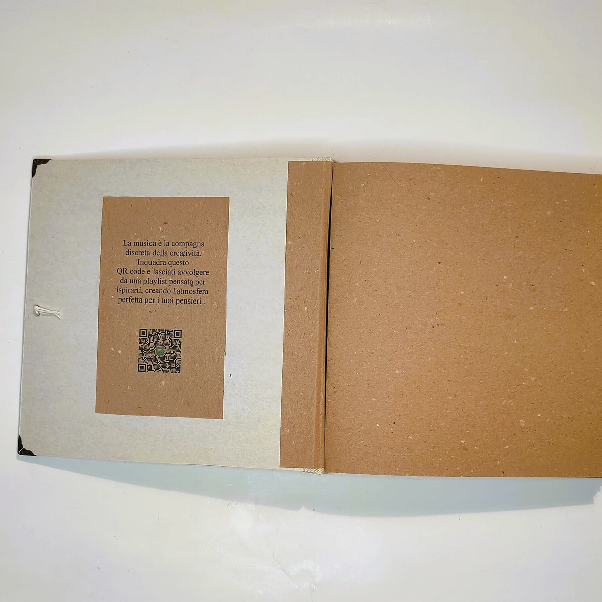 Album fotografico fatto a mano 20x20 cm ricaricabile — "Frammenti Vivi"