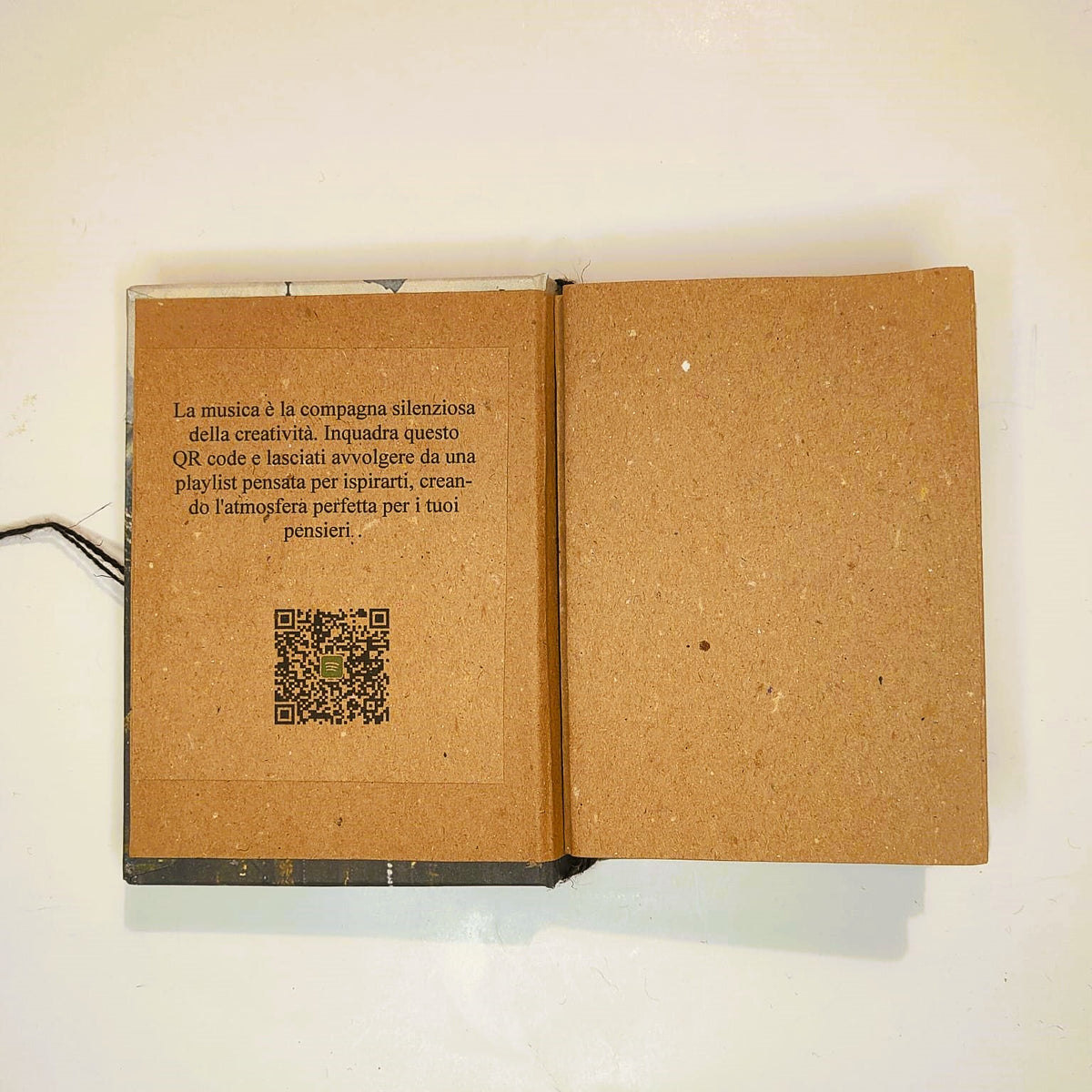 Quaderno fatto a mano A6 con carta di recupero — "Orizzonti e Frammenti" Frammenti
