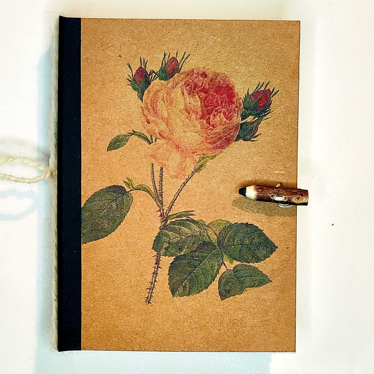 Taccuino ricaricabile fatto a mano con pagine bianche e legatura in lana — "Fiori Selvatici" Rifioriture