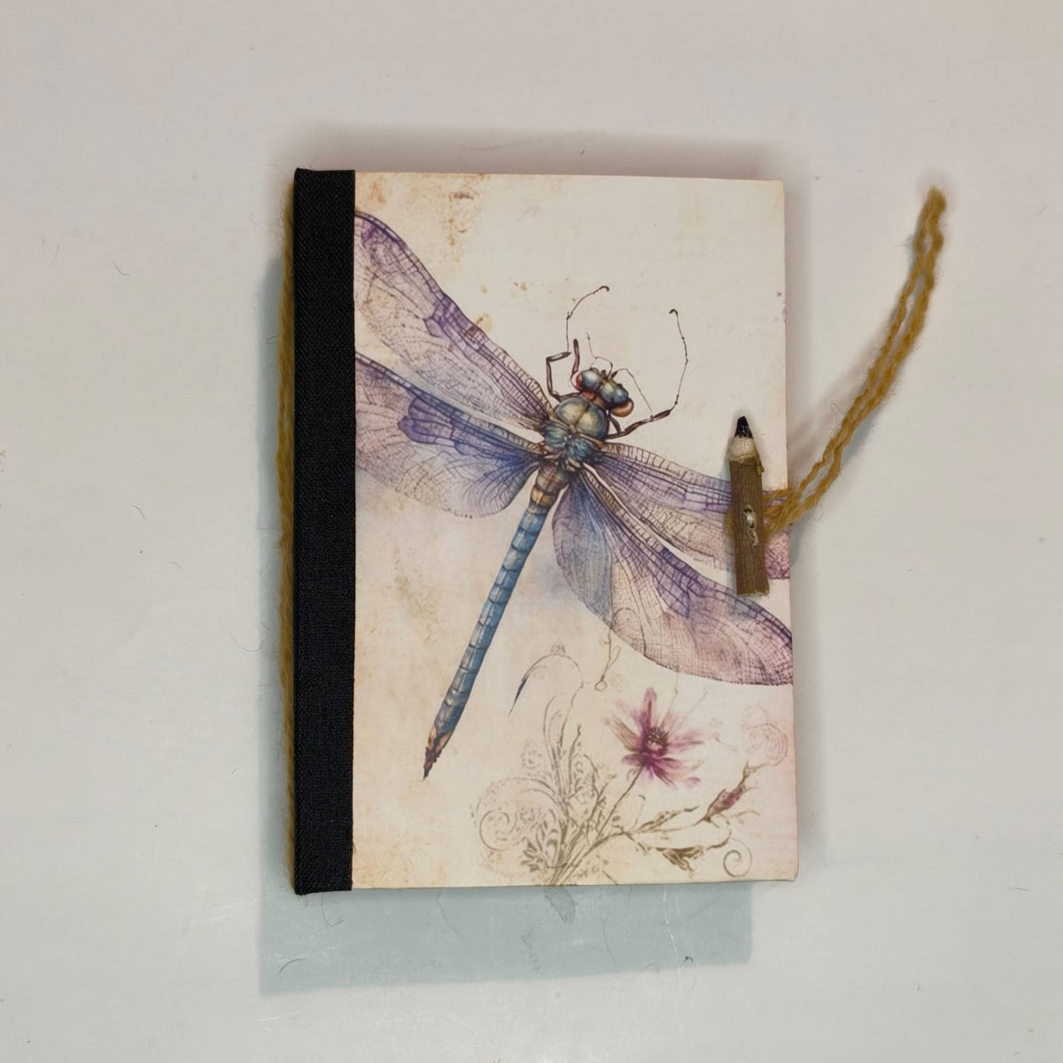 Ali di Quiete, quaderno con libellula e dorso nero, copertina 2