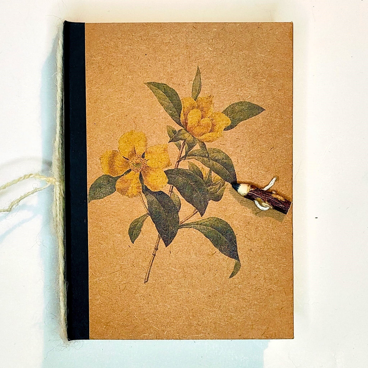 Taccuino ricaricabile fatto a mano con pagine bianche e legatura in lana — "Fiori Selvatici" Rifioriture
