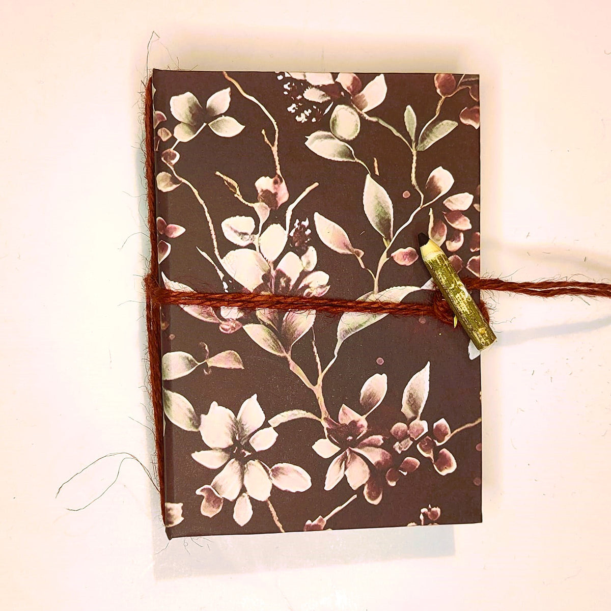 Diario fatto a mano tascabile con carta riciclata — "Ritmo Lento" Fiori di Velluto