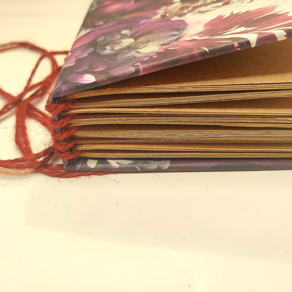 Diario fatto a mano tascabile con carta riciclata — "Ritmo Lento" Fiori di Velluto