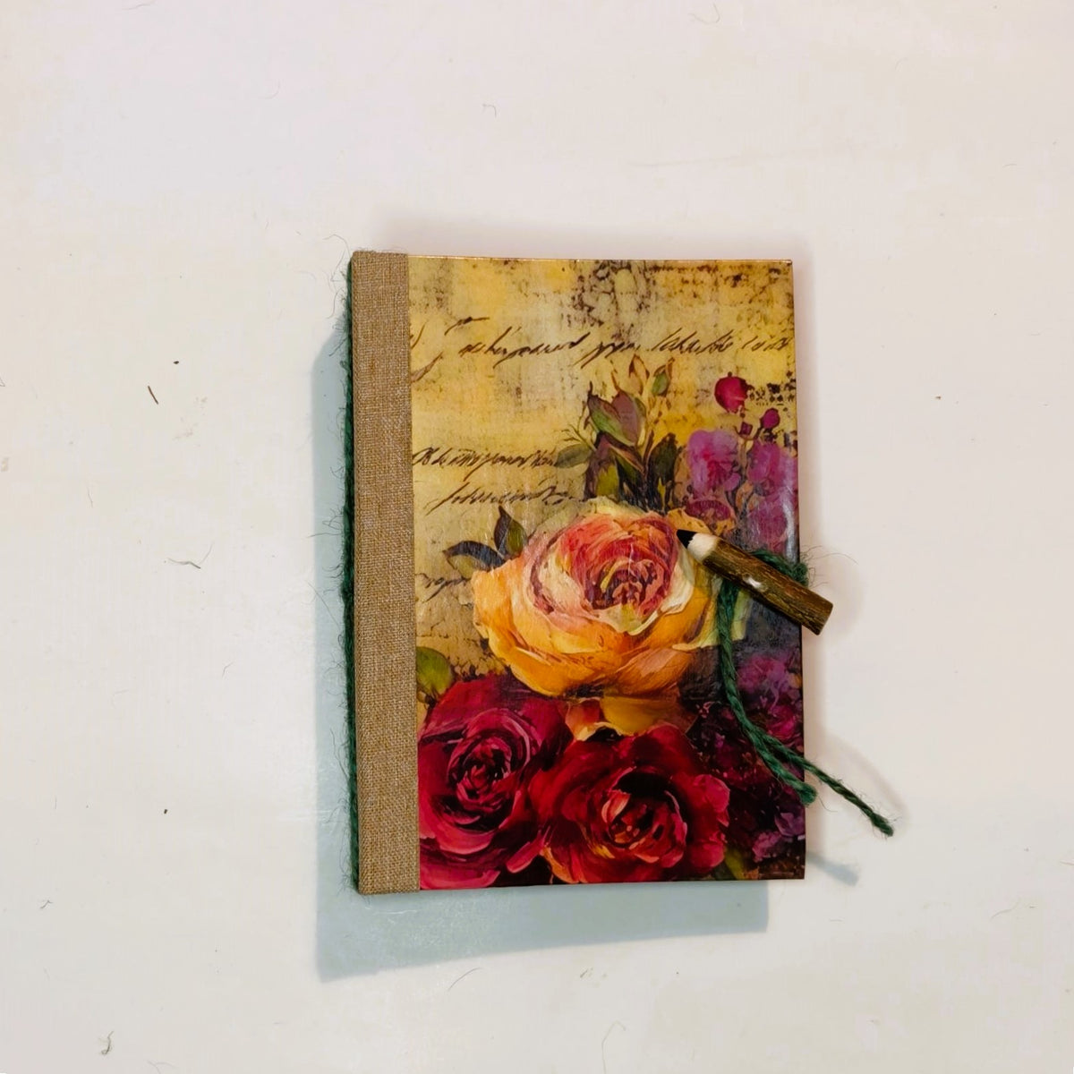 Il tempo dei fiori, quaderno con rose e scritte sulla copertina