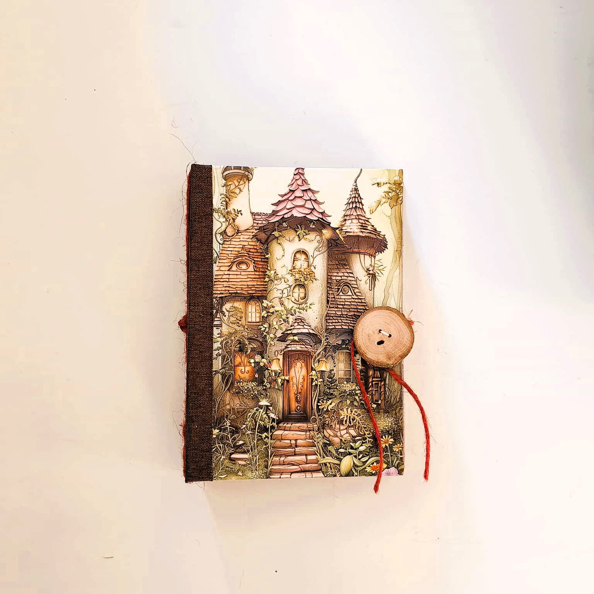 Taccuino fatto a mano tascabile con carta riciclata — La Torre dei Segreti | Sentieri di Carta