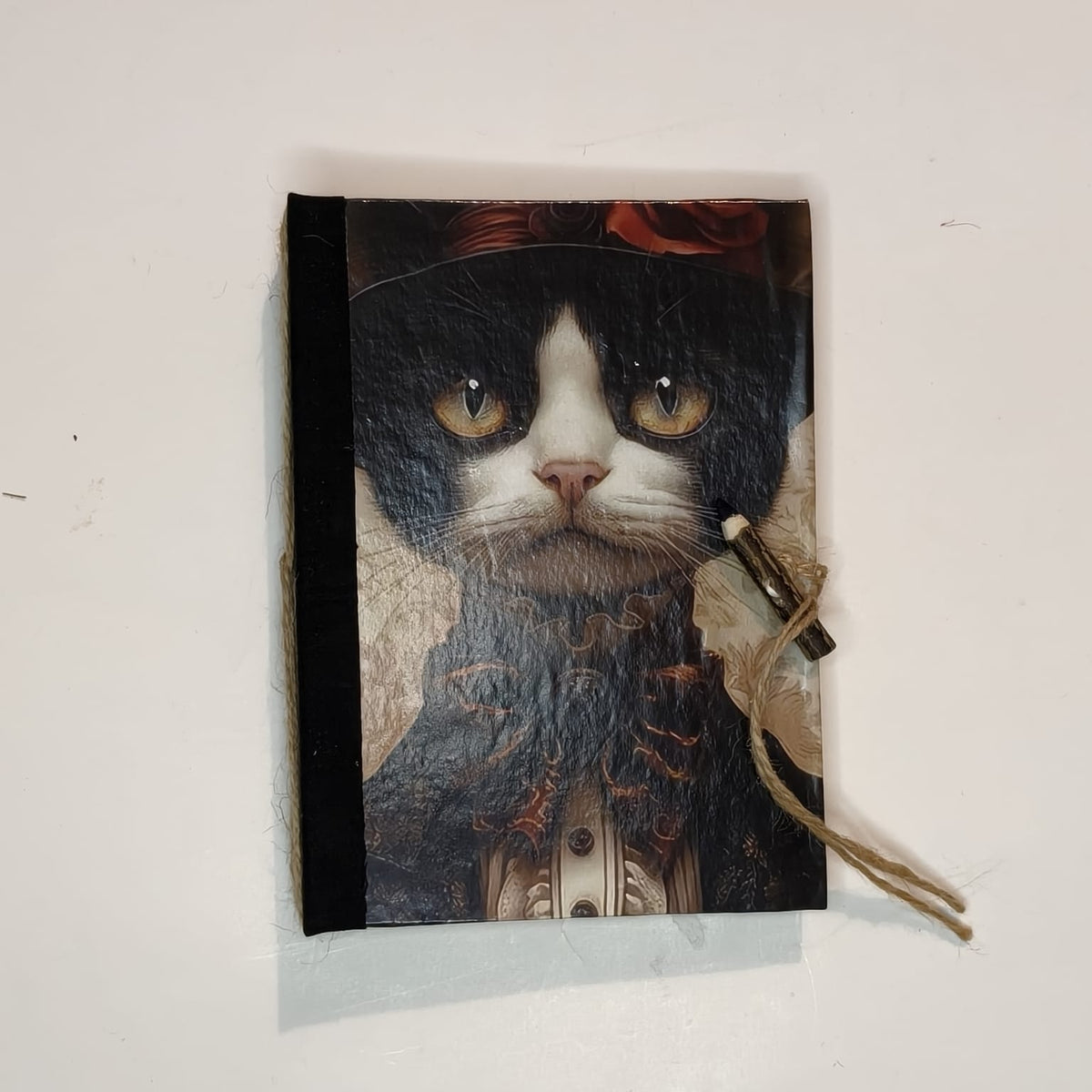 Taccuino fatto a mano A6 con carta riciclata — "Gatti" Sette Anime d'Inchiostro