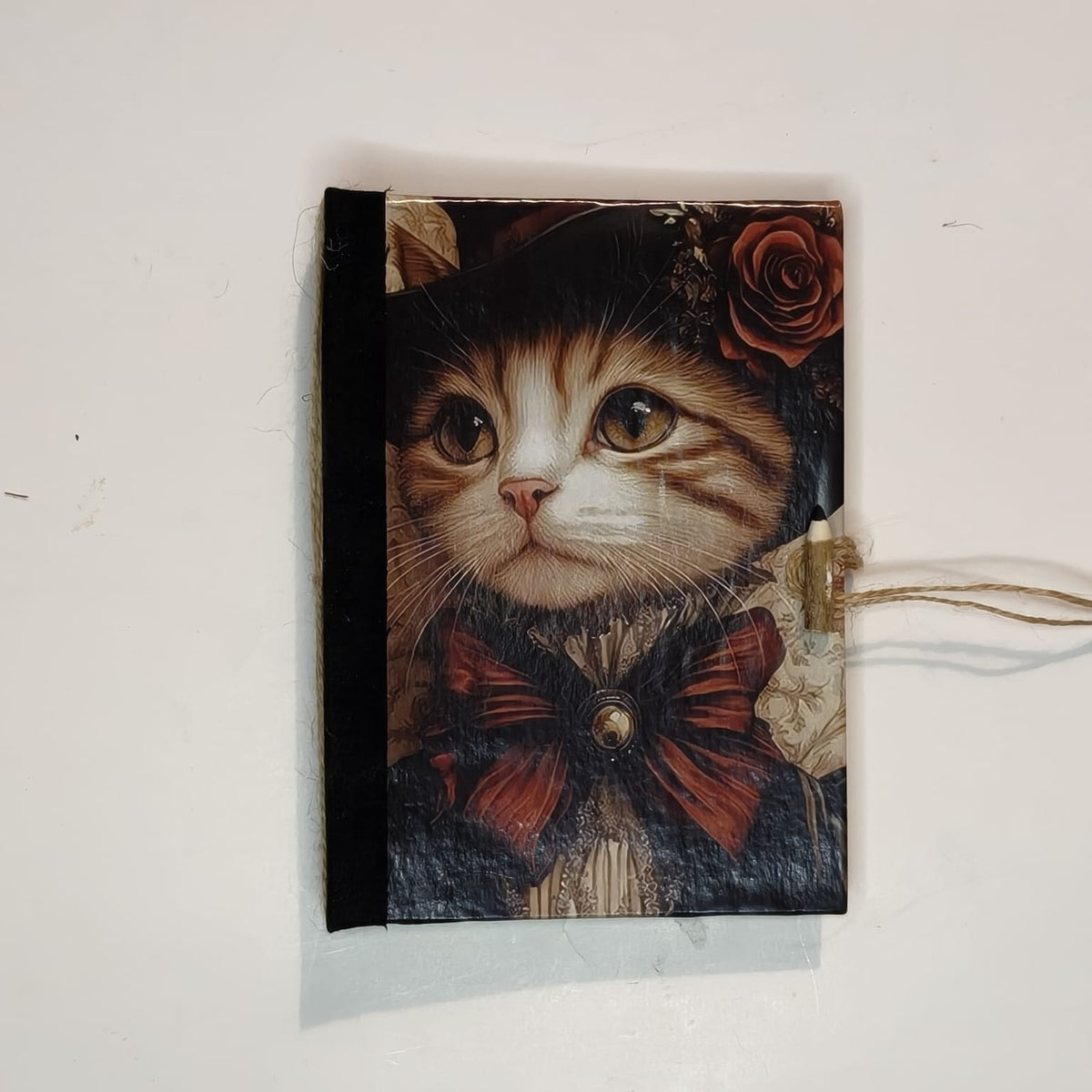 Taccuino fatto a mano A6 con carta riciclata — "Gatti" Sette Anime d'Inchiostro