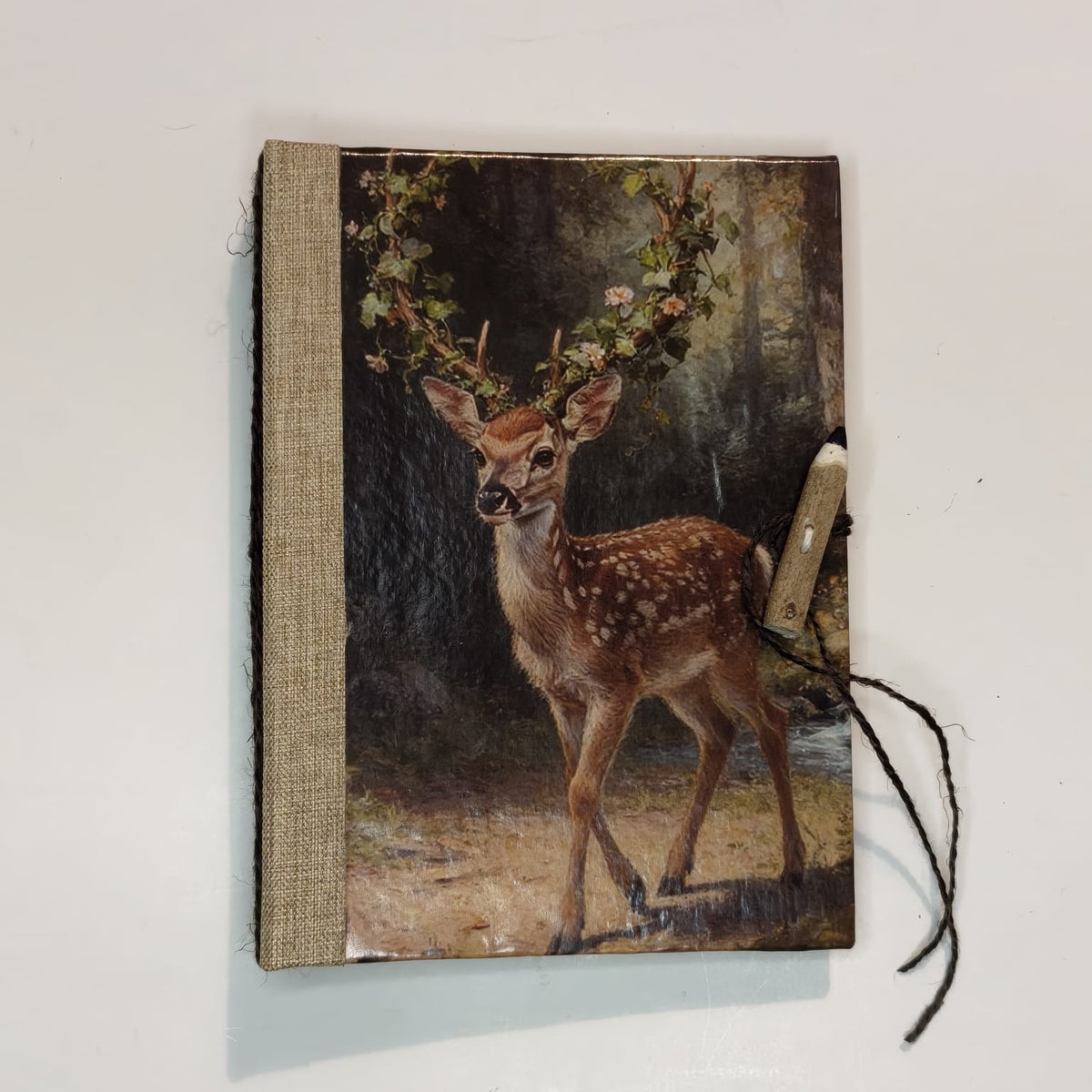 Custodi d’Autunno, copertina con cerbiatto nel bosco