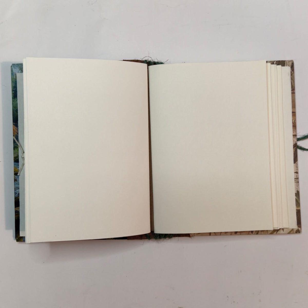 Taccuino fatto a mano tascabile con carta beige 85 gr — La Dimora degli Gnomi | Sentieri di Carta (Copia)